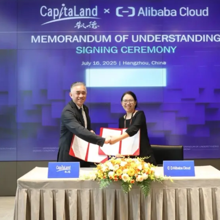 (L-R): Puah Tze Shyang, CEO of CapitaLand Investment (China) (left) and Jessie Zheng, Chief Strategy Officer of Alibaba Cloud Intelligence sign a Memorandum of Understanding