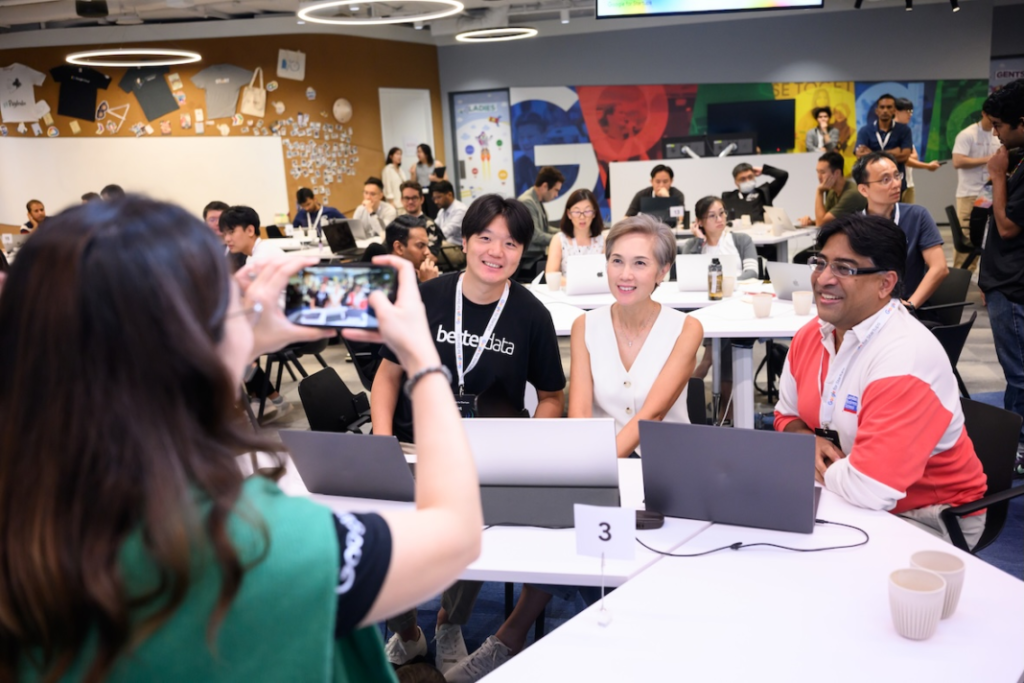 Minister Josephine Teo interacting with startup, BetterData
